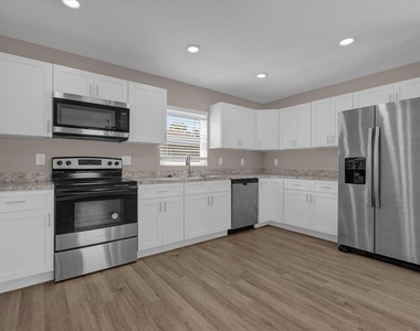 324 Avenue Y Ne - Photo Thumbnail 9