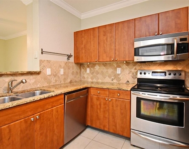 206 E South Street - Photo Thumbnail 3