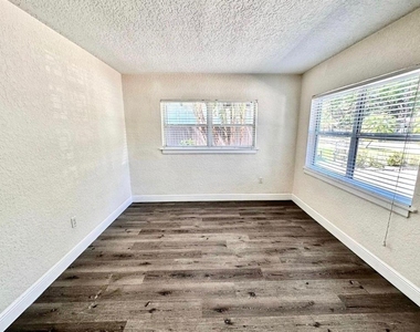 2510 Boyd Avenue - Photo Thumbnail 4