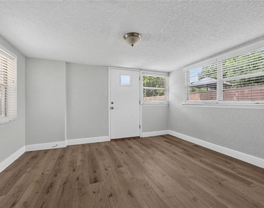2510 Boyd Avenue - Photo Thumbnail 12