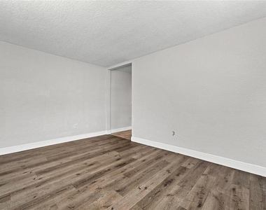 2510 Boyd Avenue - Photo Thumbnail 3