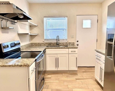 2510 Boyd Avenue - Photo Thumbnail 2