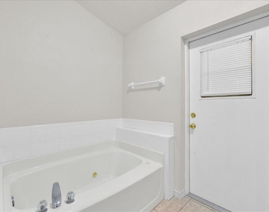112 Azalea Drive - Photo Thumbnail 7