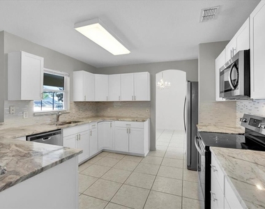 112 Azalea Drive - Photo Thumbnail 8