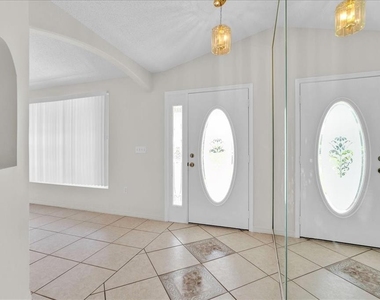 112 Azalea Drive - Photo Thumbnail 2