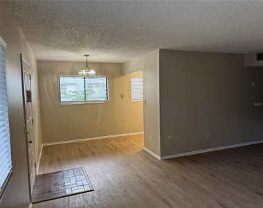 2365 Oak Park Way - Photo Thumbnail 2