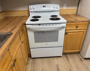 2365 Oak Park Way - Photo Thumbnail 7