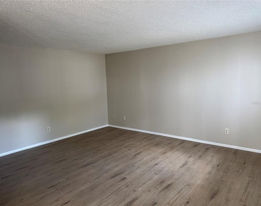 2365 Oak Park Way - Photo Thumbnail 4