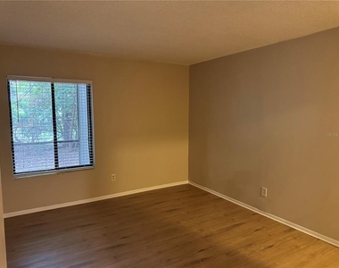 2365 Oak Park Way - Photo Thumbnail 14