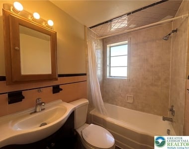 831 N 20th Street - Photo Thumbnail 9