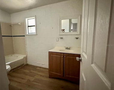 649 Ne Waldo Road - Photo Thumbnail 9