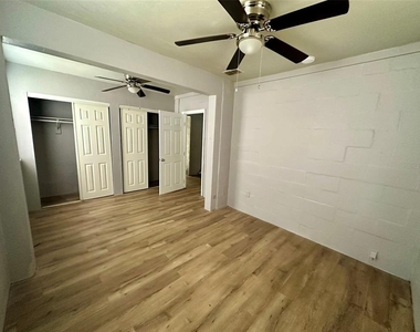 649 Ne Waldo Road - Photo Thumbnail 3