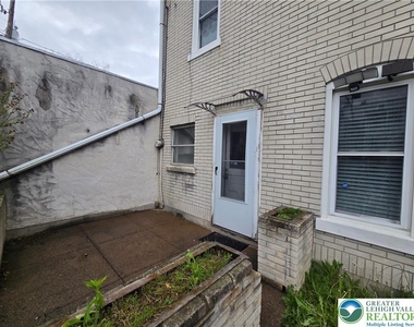 1437 Webster Street - Photo Thumbnail 10