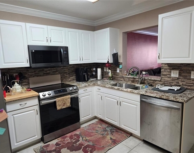 2636 Sw 35th Place - Photo Thumbnail 7