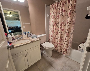 2636 Sw 35th Place - Photo Thumbnail 15