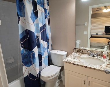 2636 Sw 35th Place - Photo Thumbnail 12