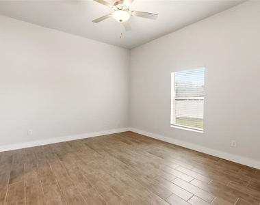 870 Columbia Street - Photo Thumbnail 33