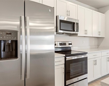 870 Columbia Street - Photo Thumbnail 25