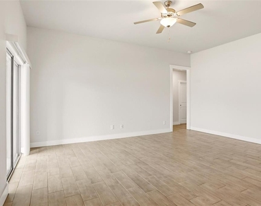 870 Columbia Street - Photo Thumbnail 5