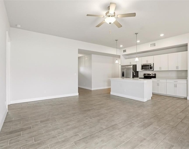 870 Columbia Street - Photo Thumbnail 6