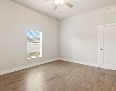 870 Columbia Street - Photo Thumbnail 32