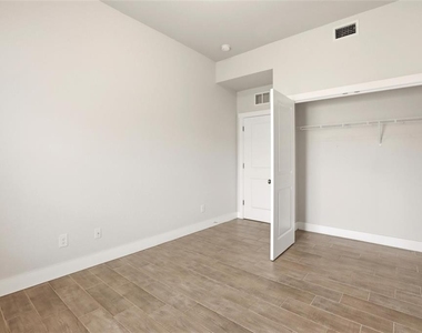 870 Columbia Street - Photo Thumbnail 28