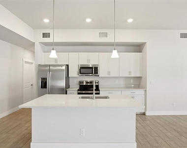 870 Columbia Street - Photo Thumbnail 3