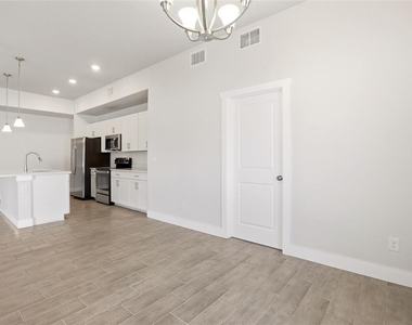 870 Columbia Street - Photo Thumbnail 27
