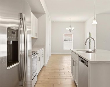 870 Columbia Street - Photo Thumbnail 7