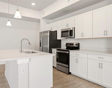 870 Columbia Street - Photo Thumbnail 26