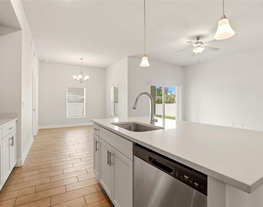 870 Columbia Street - Photo Thumbnail 10