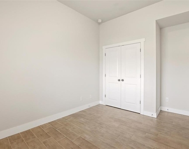 870 Columbia Street - Photo Thumbnail 35