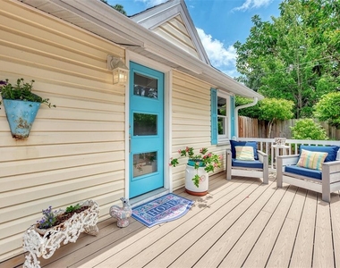 1045 40th Street - Photo Thumbnail 2