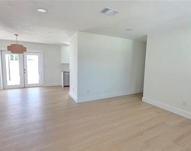 6817 11th Avenue Nw - Photo Thumbnail 4