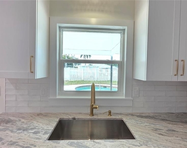 6817 11th Avenue Nw - Photo Thumbnail 3