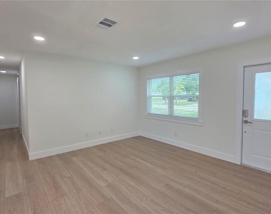 6817 11th Avenue Nw - Photo Thumbnail 6