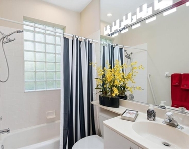 8009 Hampton Court - Photo Thumbnail 20