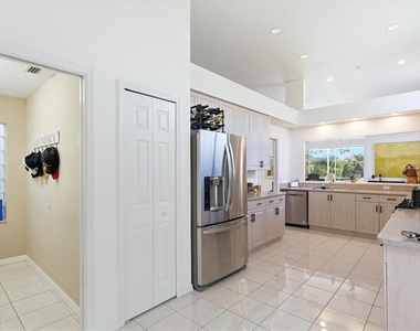 8009 Hampton Court - Photo Thumbnail 14