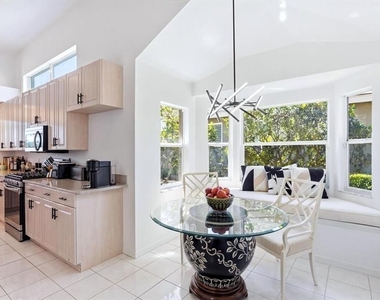 8009 Hampton Court - Photo Thumbnail 15