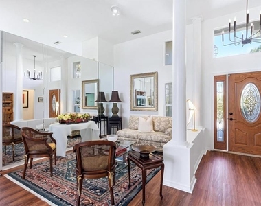 8009 Hampton Court - Photo Thumbnail 5