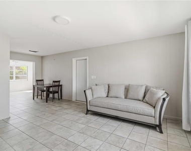 308 Lantana Avenue - Photo Thumbnail 2
