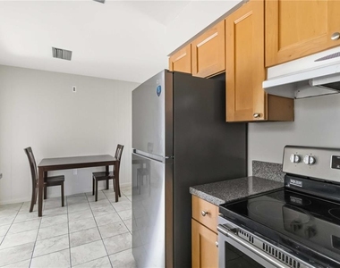 308 Lantana Avenue - Photo Thumbnail 7