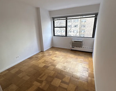 330 East 46th Street - Photo Thumbnail 5
