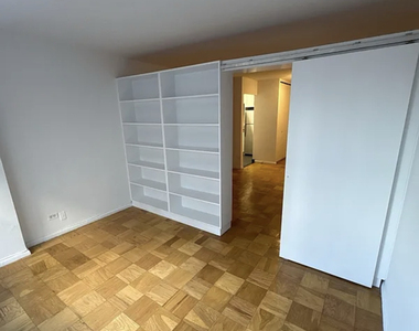 330 East 46th Street - Photo Thumbnail 3