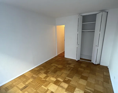 330 East 46th Street - Photo Thumbnail 4