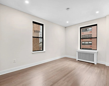 226 East 70th Street - Photo Thumbnail 4