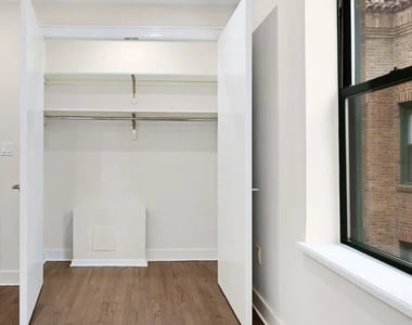 226 East 70th Street - Photo Thumbnail 3