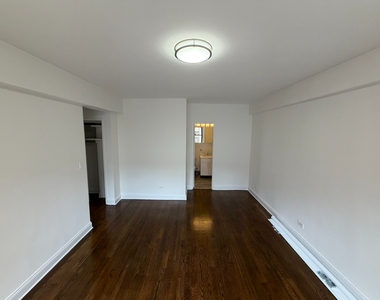 East 57th Street - Photo Thumbnail 4