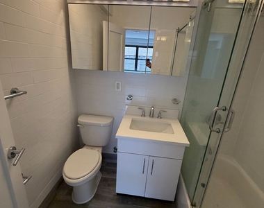 East 57th Street - Photo Thumbnail 7