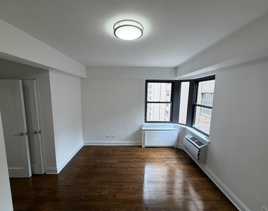 East 57th Street - Photo Thumbnail 5